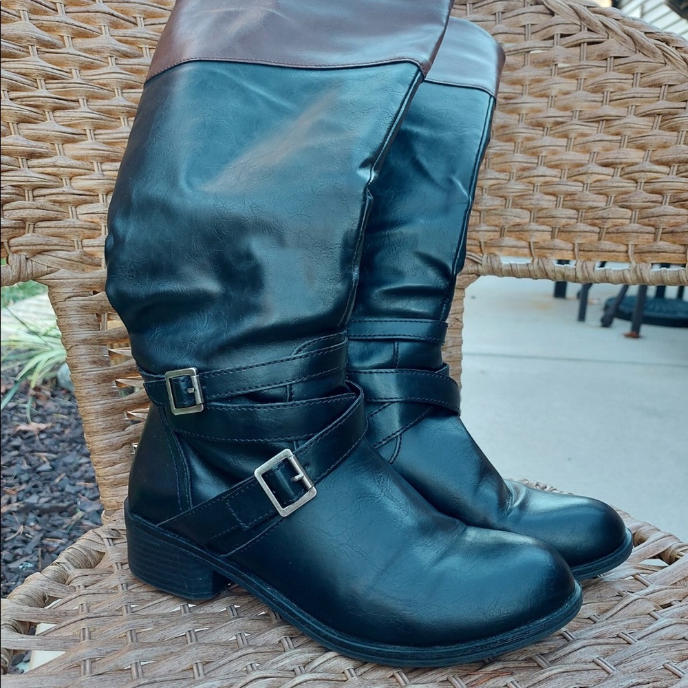 Arizona Dakota two tone boots. Size 9M